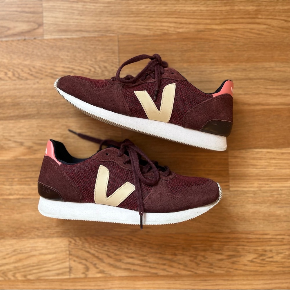 Veja Holiday LT Pixel Burgundy Sable Sneakers